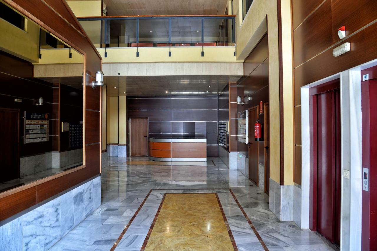 Apartamentos La Estacion Malaga Bagian luar foto